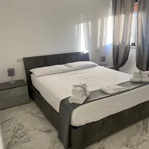 Couette-café De Rossi185, Bari